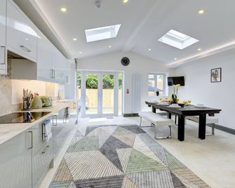 The Cedars,Family,Contractors, Close to London B - Crystal Palace - Kitchen