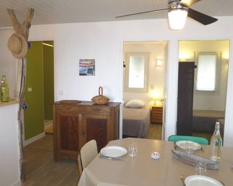 Water sports and activities galore for a successful vacation! - Gruissan - Salle à manger