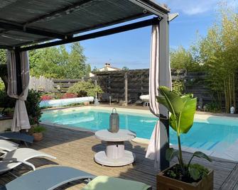 soleil lotus - Saint-Hilaire-de-Brethmas - Piscina
