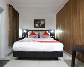 OYO 161 DC Hotel Utan Kayu - Jakarta - Bedroom