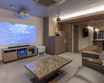 Hotel Felice Osaka Itami Airport - Toyonaka - Wohnzimmer