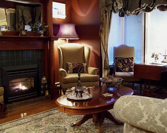 Beacon Inn at Sidney - Sidney - Living room