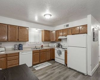 Cozy 2br- 3 blocks from BYU-Idaho - Rexburg - Kitchen