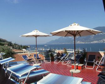 Hotel Firenze 3 Stelle Superior - Brenzone - Balcón