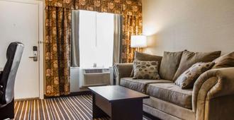Quality Inn & Suites - South Portland - Sala de estar