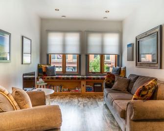 Two Bedroom Loft in Fernie's Historic Downtown - Fernie - Living room