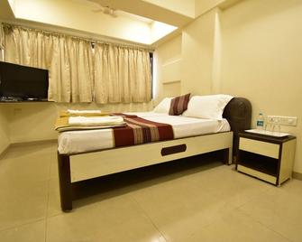 Hotel Kalpana Palace - Mumbai - Bedroom