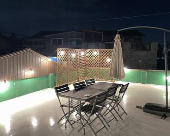 Family-sized condo in bustling district where modernity and tradition coexist! - Suwon - Balcony