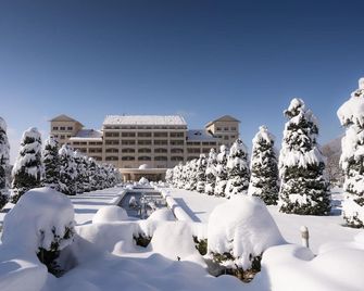 Qafqaz Riverside Resort Hotel - Gabala - Gebouw