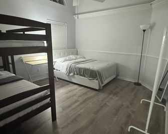 Charming Evergreen Heights 1-bedroom apartment with WiFi, AC in Spring Hill ,Fl - Spring Hill