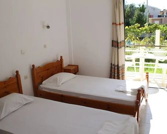 Antony's Complex - Kavos