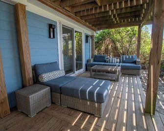 Oceanfront Nest Down - Folly Beach - Патіо