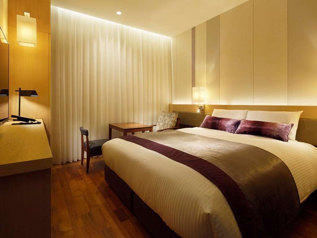 Bedroom view of Mitsui Garden Hotel Osaka Premier