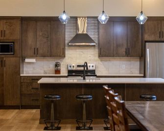 Ski In Mountain Retreat with Hot Tub - Fernie - Cuisine