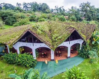 Hotel Mountain Paradise - La Fortuna - Edificio