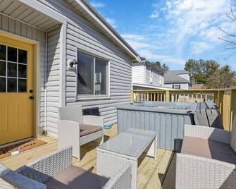 Nostalgic in Nelsonville: Great back yard for pets - Nelsonville - Balcony