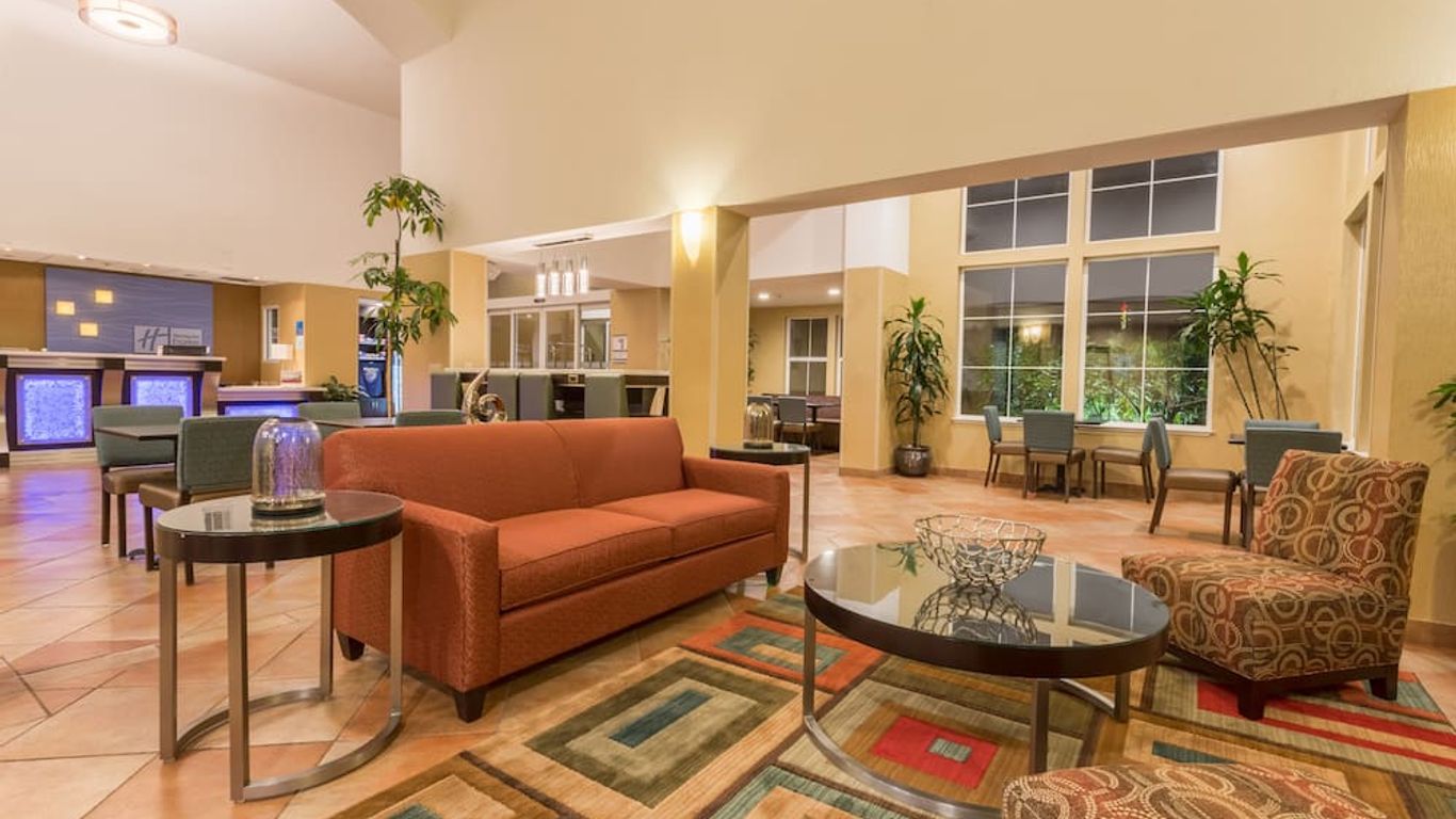 Holiday Inn Express & Suites Manteca City Center By IHG