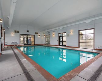 Rogue Regency Inn Medford Airport - Medford - Piscina