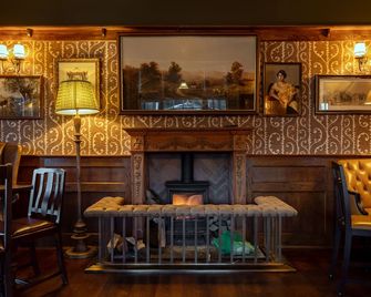 Bedford Arms Hotel - Rickmansworth - Lounge