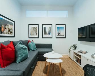 HRésidence Cozy 3 Bedroom: The Heart of Wellington - Montreal - Living room