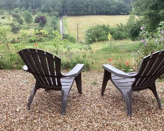 Gite Le Monde, spacious luxery 4 Personsgite in Sainte Alvere, shared pool - Val-de-Louyre-et-Caudeau - Patio