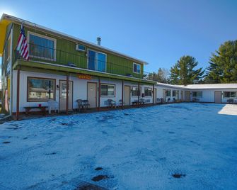 Love Hotels Tomahawk By OYO At Lake Mohawksin Wi - Tomahawk - Gebouw