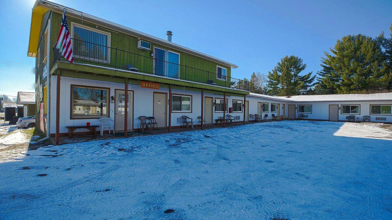 Love Hotels Tomahawk By OYO At Lake Mohawksin Wi