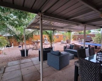 16 Stokes-Hughes Street - With Pool - Exmouth