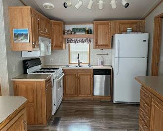 Cozy lake cottage with great deck, near all Point Sebago resort activities! - Casco