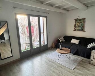 Intra-muros - balcon et parking - Aigues-Mortes - Salon