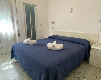 B&B Hotel Lucciola - Cattolica - Schlafzimmer