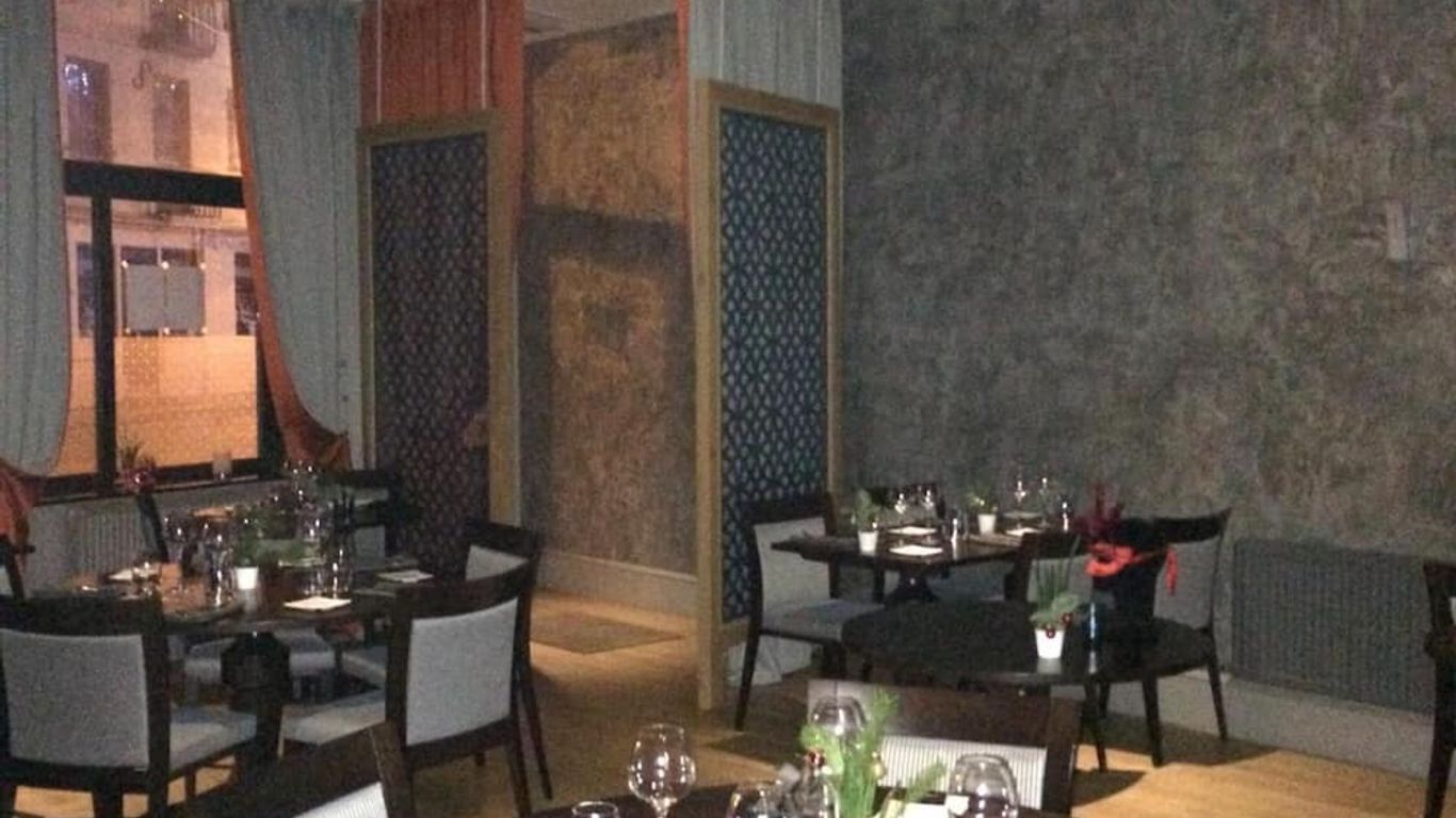 أوتل ديه سيميز