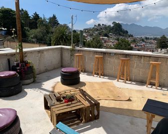 Hostal 23 - سان كريستوبال دي لاس كاساس - شرفة