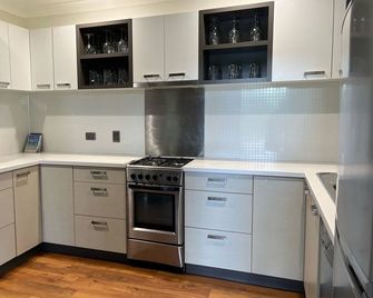 Hedlow Retreat - Rockhampton - Kitchen