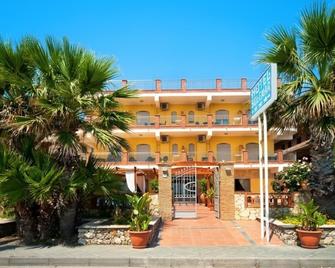 Hotel Solemar - Sant'Alessio Siculo - Edificio
