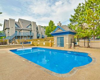 Dog-friendly condo w/ shared pool & tennis - walk to slopes - The Blue Mountains - Pool