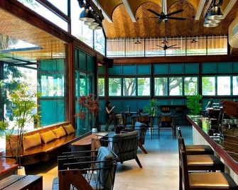 J. Park Hotel - צ'ונבורי - מסעדה