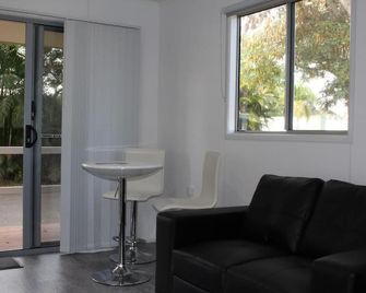 Huntsville Caravan Park - Maryborough - Living room
