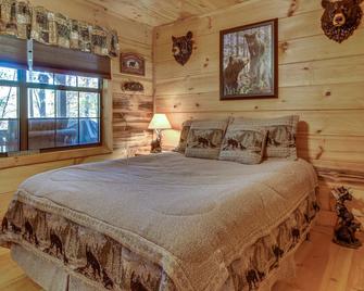 Tree Song Mountain Creek Cabin - Ellijay - Bedroom