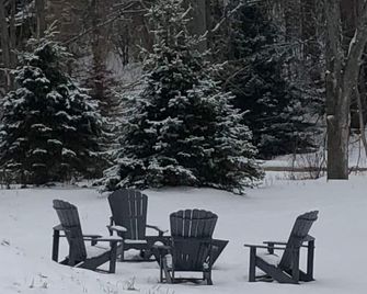 In the heart of Georgian Bay mins from Thornbury , Meaford and Blue Mountain - Meaford - Patio