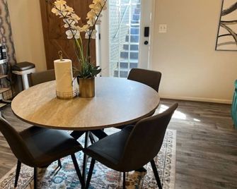 Elegant& modern Home - Stafford - Essbereich