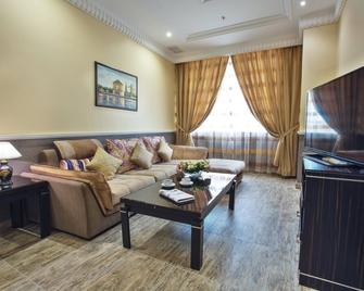 Sara Plaza 2 Hotel - Salmiya - Living room