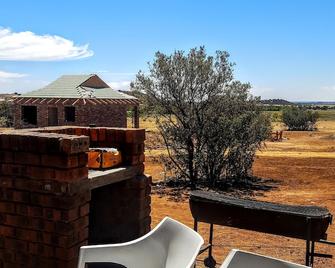 Sangiro Game Lodge - Bloemfontein - Patio