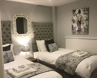 Historic Listed Cottage Withconservatory & Garden Centre Of St Andrews Sleeps 6 - St. Andrews - Bedroom