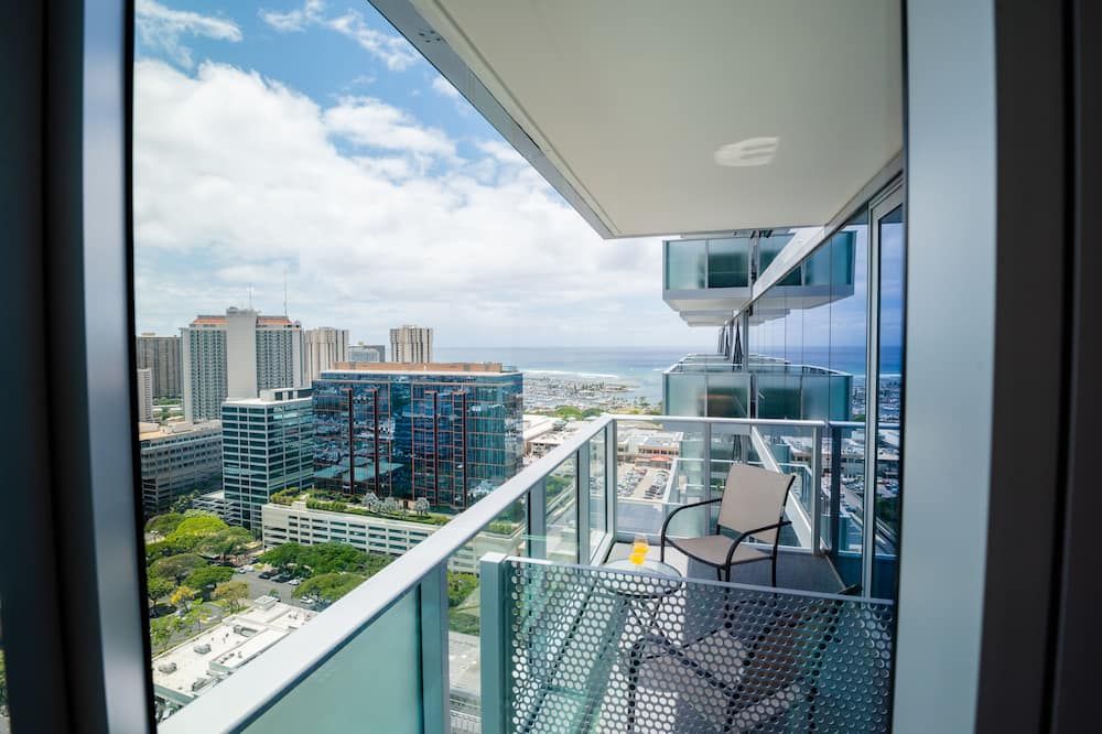 Upscale 2 bedroom with parking in Ala Moana - הונולולו - מרפסת