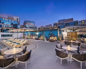 DoubleTree by Hilton Dubai - Business Bay - דובאי - בר