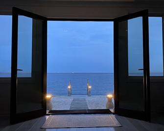 Private Beach: A Slice Of Heaven @ Niantic W/ 6 Queens 1 Full Bed - Niantic - Dining room