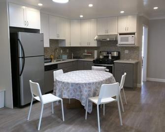New remodeled 3-bedroom South San Francisco home - South San Francisco - Kitchen