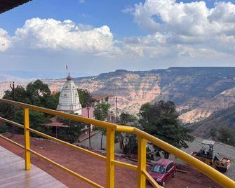 Exotica de Swiss - Panchgani - Balkón