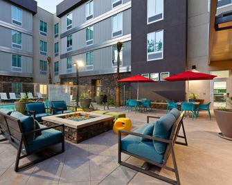 Home2 Suites by Hilton Temecula - Temecula - Veranda